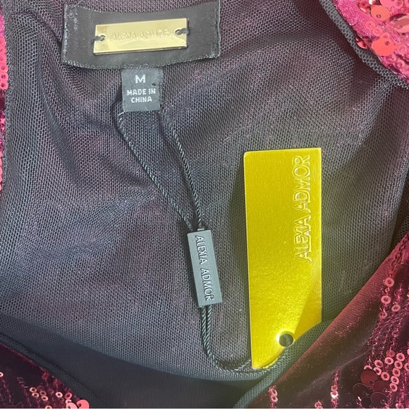 NWT Alexia Admor Sequin Velvet Cold Shoulder Top V-Neck Burgundy Sz M - Picture 14 of 16